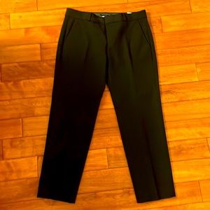 Banana Republic size 6 black work pants. Excellent condition.